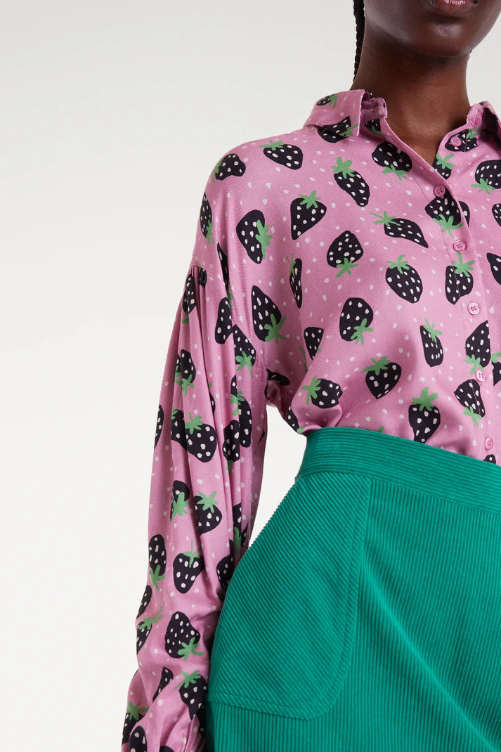 CAMISA BOTONES FRESAS