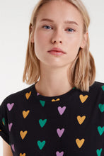 Cargar imagen en la galeria CAMISETA CORAZONES
