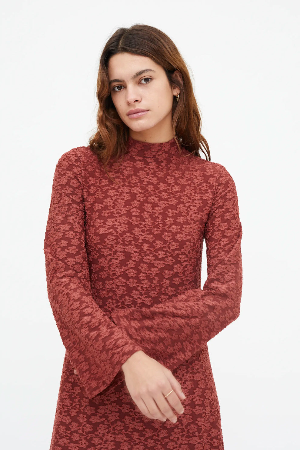 VESTIDO ENCAJE FLORAL MARRÓN