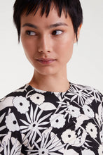 Cargar imagen en la galeria TOP FLORES BLANCO Y NEGRO
