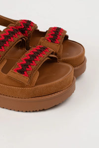 Sandalia plataforma camel bordado REBAJA