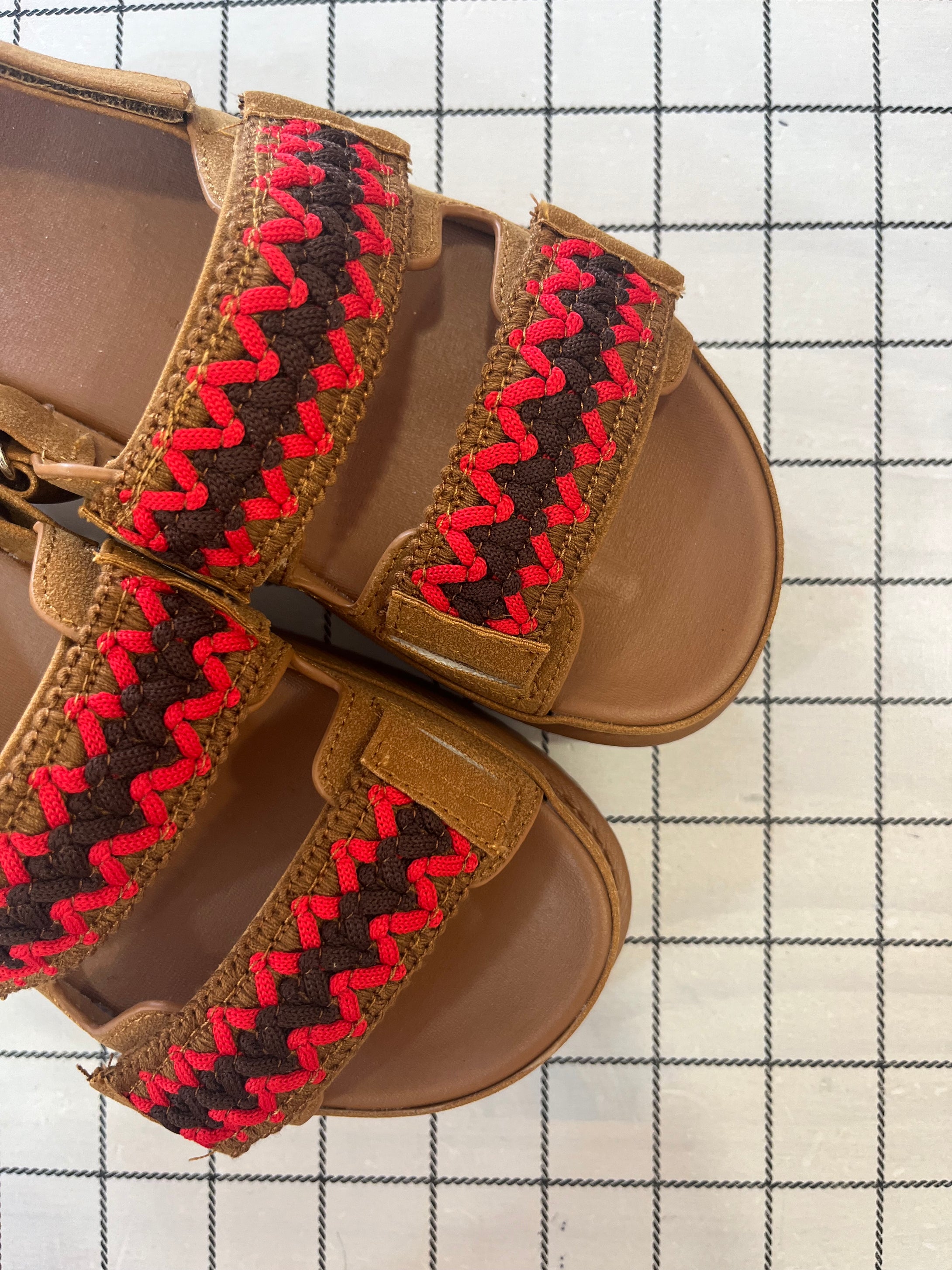 Sandalia plataforma camel bordado REBAJA