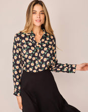 Cargar imagen en la galeria BLUSA MARGARITAS
