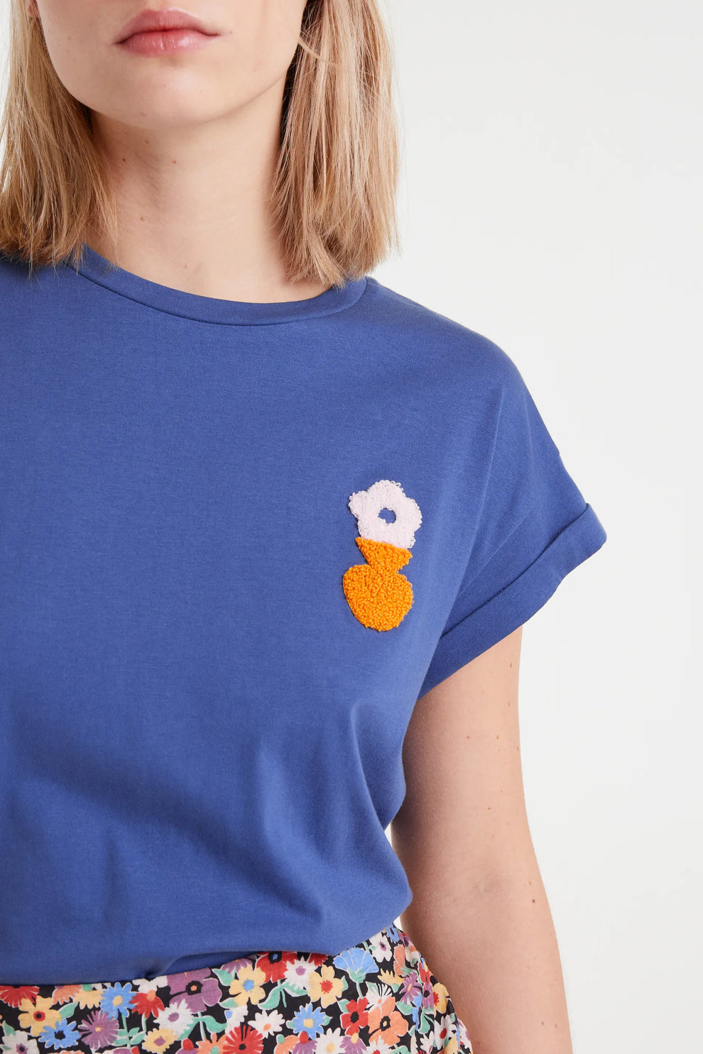 CAMISETA JARRÓN BORDADO