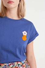 Cargar imagen en la galeria CAMISETA JARRÓN BORDADO
