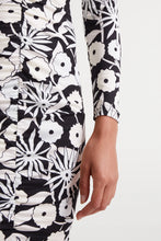 Cargar imagen en la galeria VESTIDO CORTO FLORES BLANCO Y NEGRO
